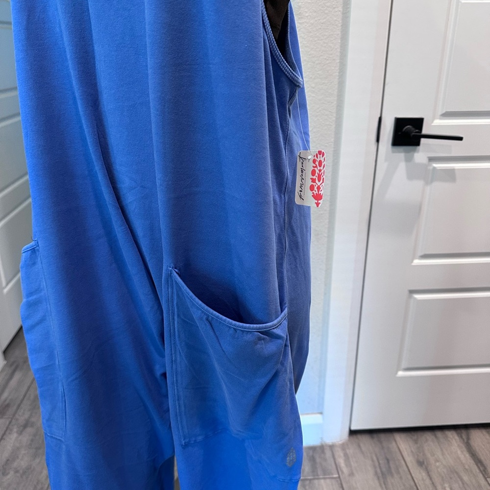 Blue Sleeveless Jumpsuit with Pockets - Picture 3 of 8